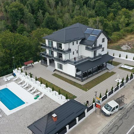 Casa De Vacanta Larisa Novaci-Străini Dış mekan fotoğraf