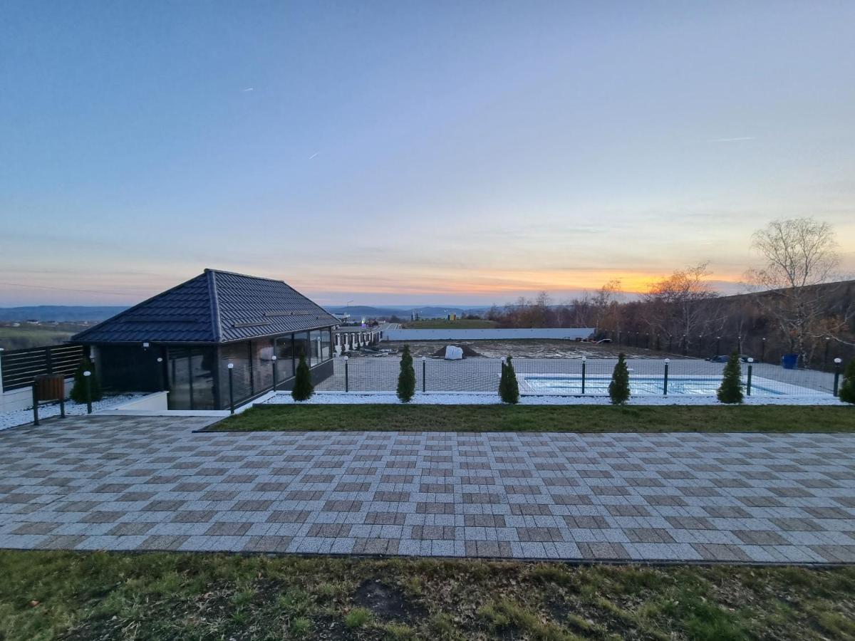 Casa De Vacanta Larisa Novaci-Străini Dış mekan fotoğraf