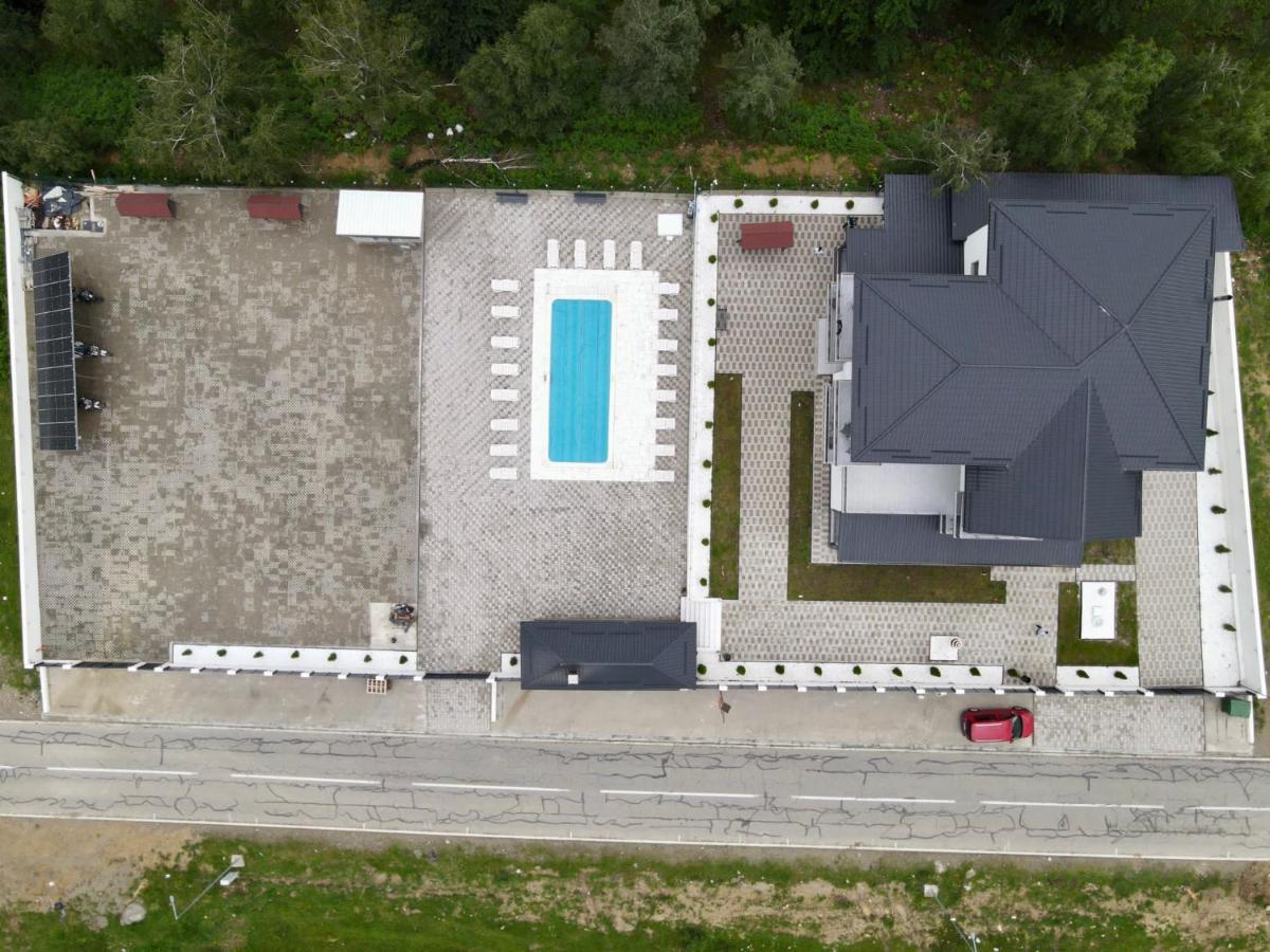 Casa De Vacanta Larisa Novaci-Străini Dış mekan fotoğraf