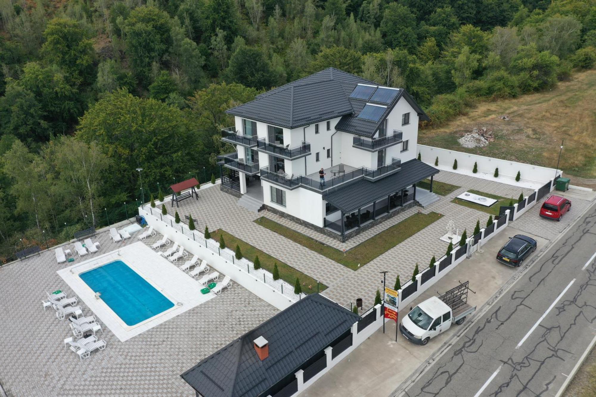 Casa De Vacanta Larisa Novaci-Străini Dış mekan fotoğraf